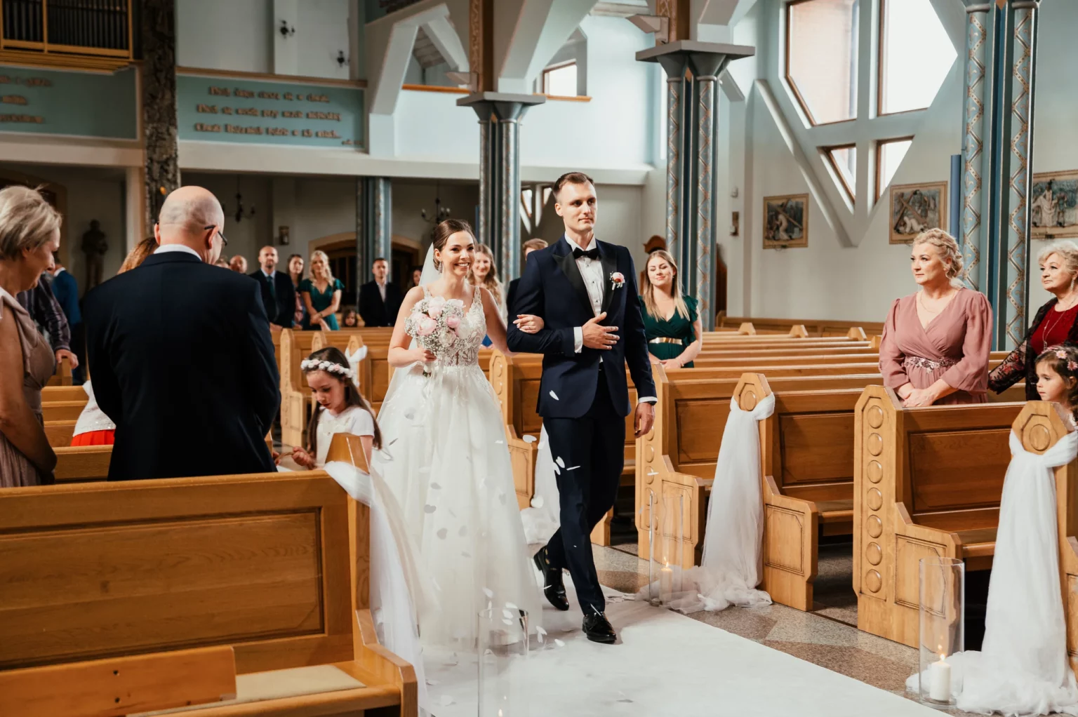 Karolina i Sebastian — para młoda w drodze do ołtarza.