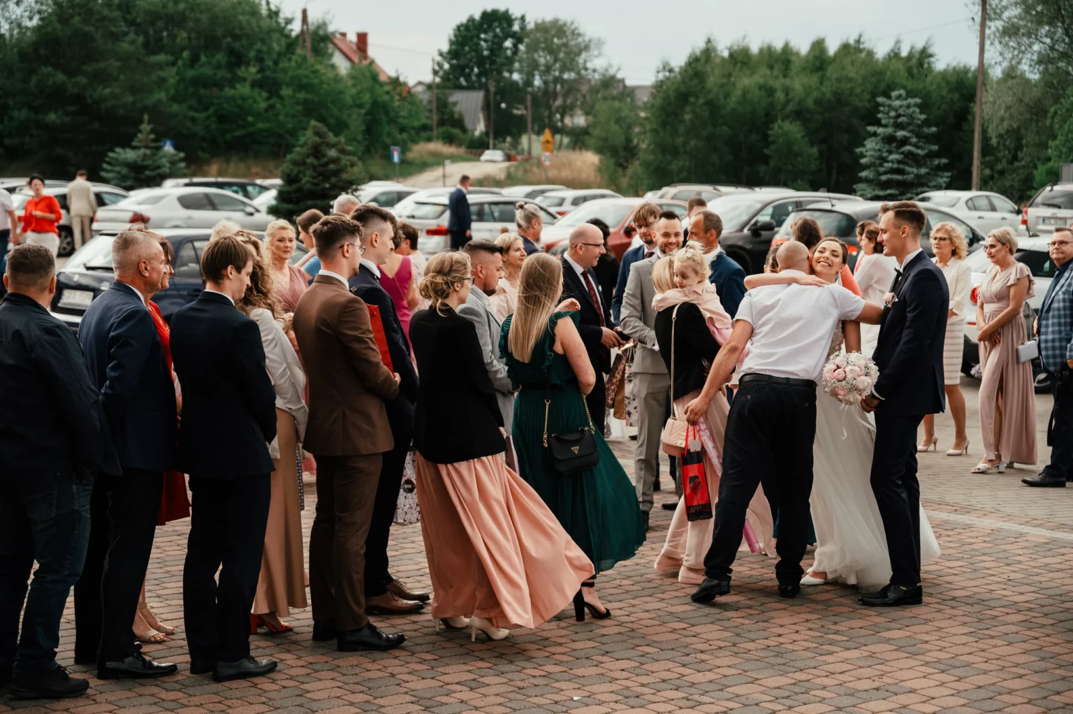 Karolina i Sebastian — goście składają życzenia.