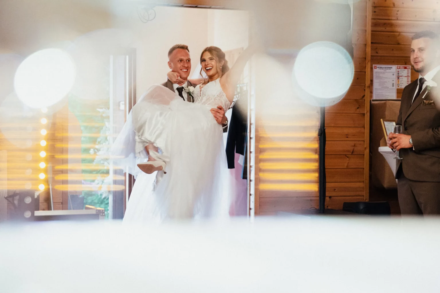 Nadia i Michał — wejście nowożeńców na przyjęcie.