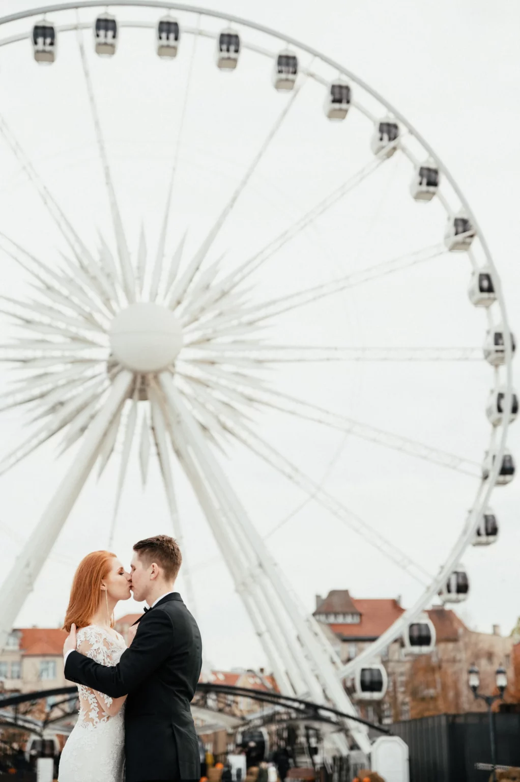 Paulina i Gracjan — zbliżenie pary pod kołem widokowym.