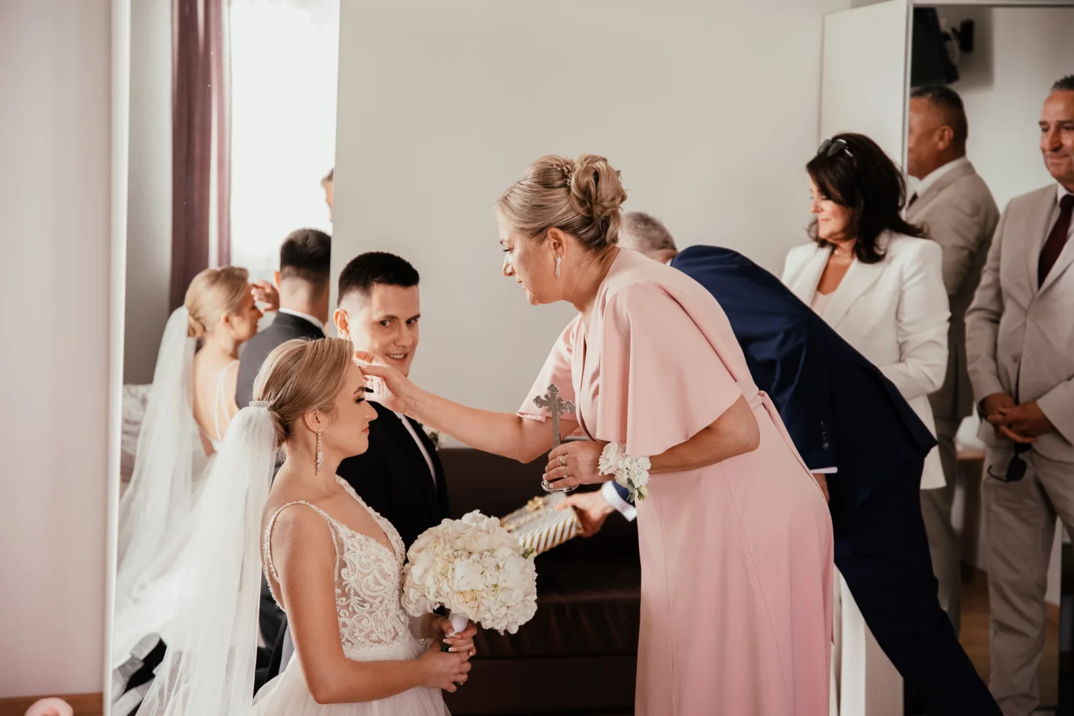 Paulina i Rafał — powitanie z bliskimi w domu.